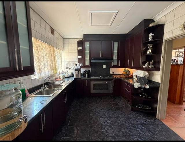 3 BEDROOM HOUSE FOR SALE IN MOUNTAIN VIEW